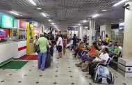 Proposta para combater preços elevados em lanches nos aeroportos aprovada por Comissão