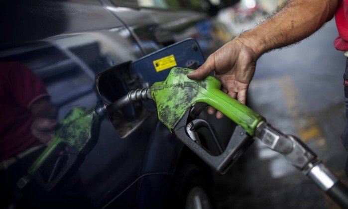 Gasolina acumula 115 ajustes de preços desde julho e sobe 25%