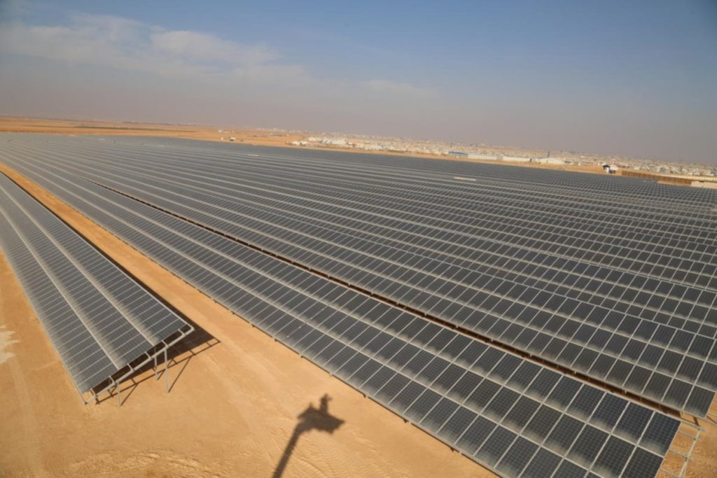 Energia solar agrega mais capacidade de geração elétrica que combustíveis fósseis