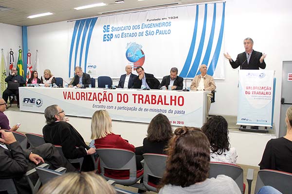 Ex-ministros abordam valorização do trabalho e alertam para mais retrocessos