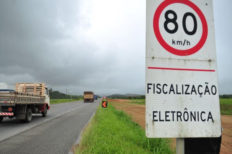 Governo vai instalar 1 mil radares em rodovias federais, diz ministro