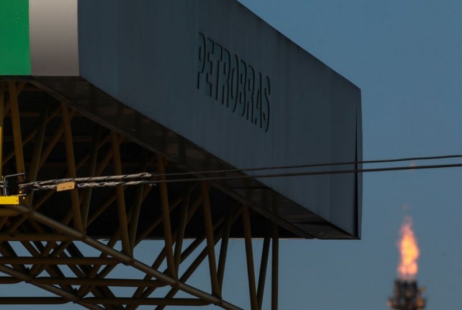 Brasilcom solicita ao Cade suspensão das vendas das refinarias da Petrobras