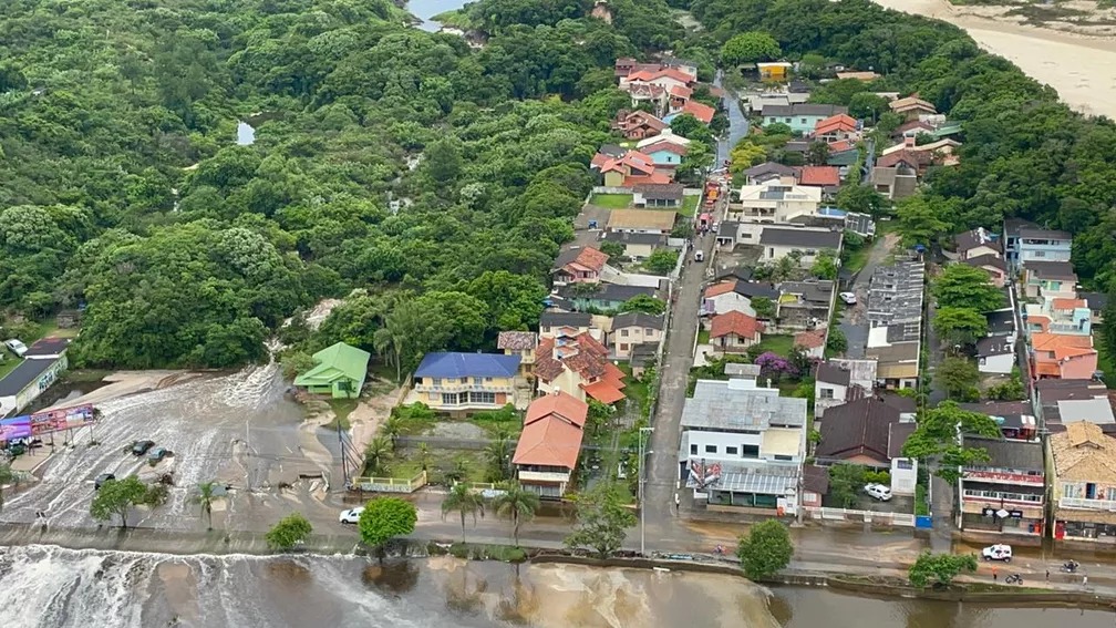 Desastre na lagoa de evapoinfiltração da ETE Lagoa da Conceição
