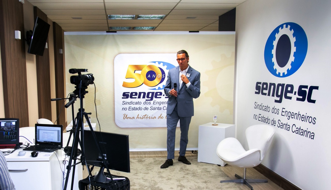 Senge-SC comemora 50 anos promovendo evento técnico para os engenheiros sobre licitações