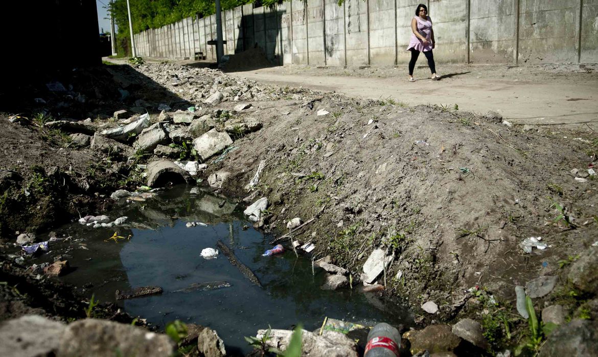 Maioria das famílias na extrema pobreza não têm saneamento, diz estudo