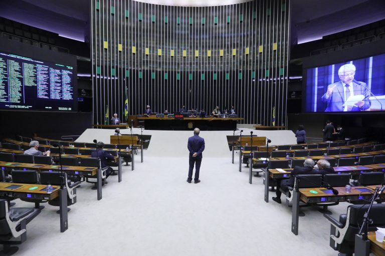 Congresso aprova crédito para obras em rodovias e fábrica de combustível nuclear