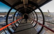Máscaras deixam de ser recomendadas em aeroportos e voos da UE