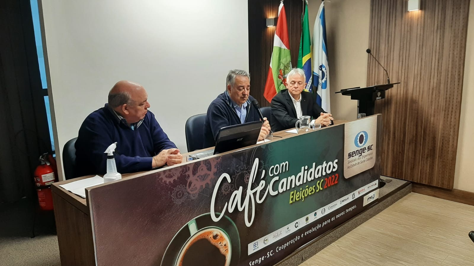 Raimundo Colombo, no Café com Candidatos, agradece apoio da engenharia na recuperação da Ponte Hercílio Luz