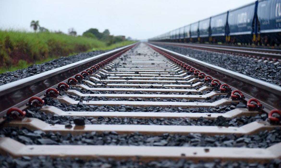 ANTT e ministério assinam cinco contratos de ferrovias autorizadas
