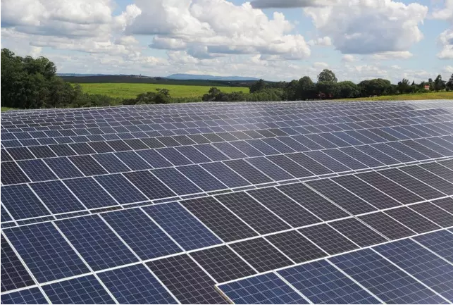 Capacidade de energia solar no Brasil cresce mais de 60% no ano, diz Absolar
