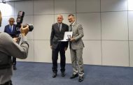 Engenheiro catarinense é premiado pela Agência Espacial Brasileira por trabalho com satélites