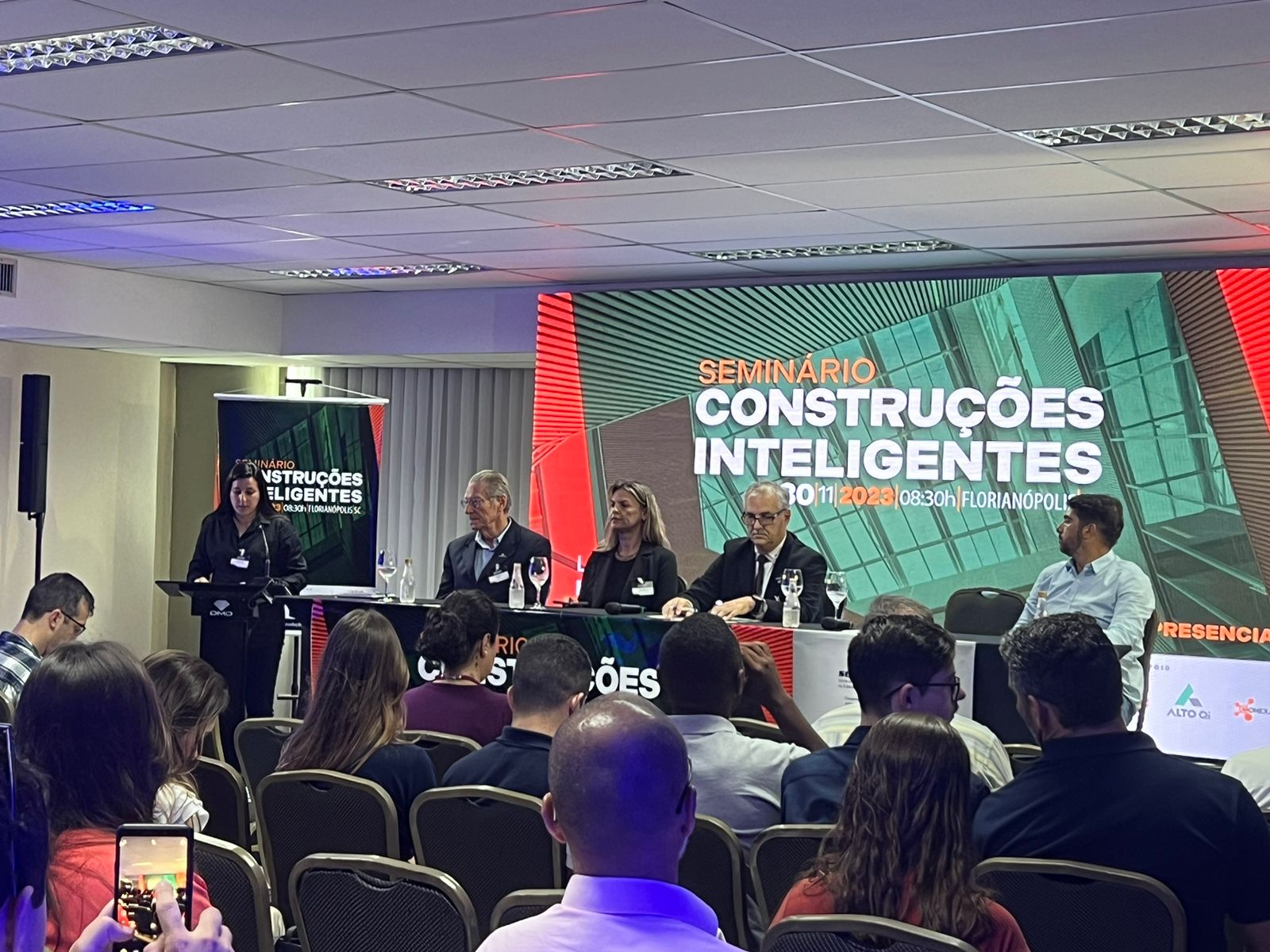 Sucesso no seminário sobre construções inteligentes em Florianópolis promovido pelo Senge-SC