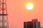 Mundo registra 2° maio mais quente da história e gelo na Groenlândia derrete 17 vezes mais rápido