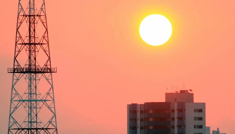 Mundo registra 2° maio mais quente da história e gelo na Groenlândia derrete 17 vezes mais rápido
