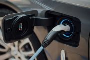 Novas regras de segurança para garagens e recarga de veículos elétricos já têm data para valer