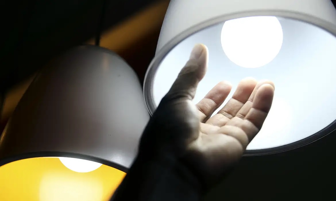 STF valida lei que permite devolução de valores pagos na conta de luz