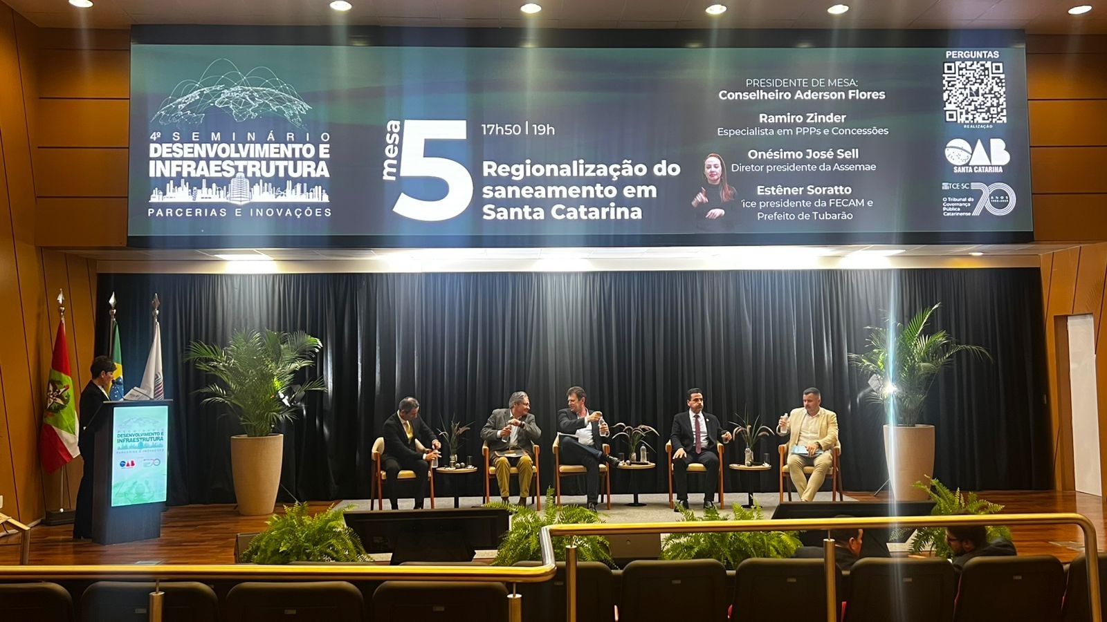Senge-SC marca presença no 4º Seminário de Desenvolvimento e Infraestrutura, fortalecendo o debate sobre inovação e progresso regional