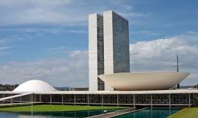 Cerca de 2.400 cláusulas de acordos e convenções coletivas que preveem escala de 6x1 terão de ser refeitas