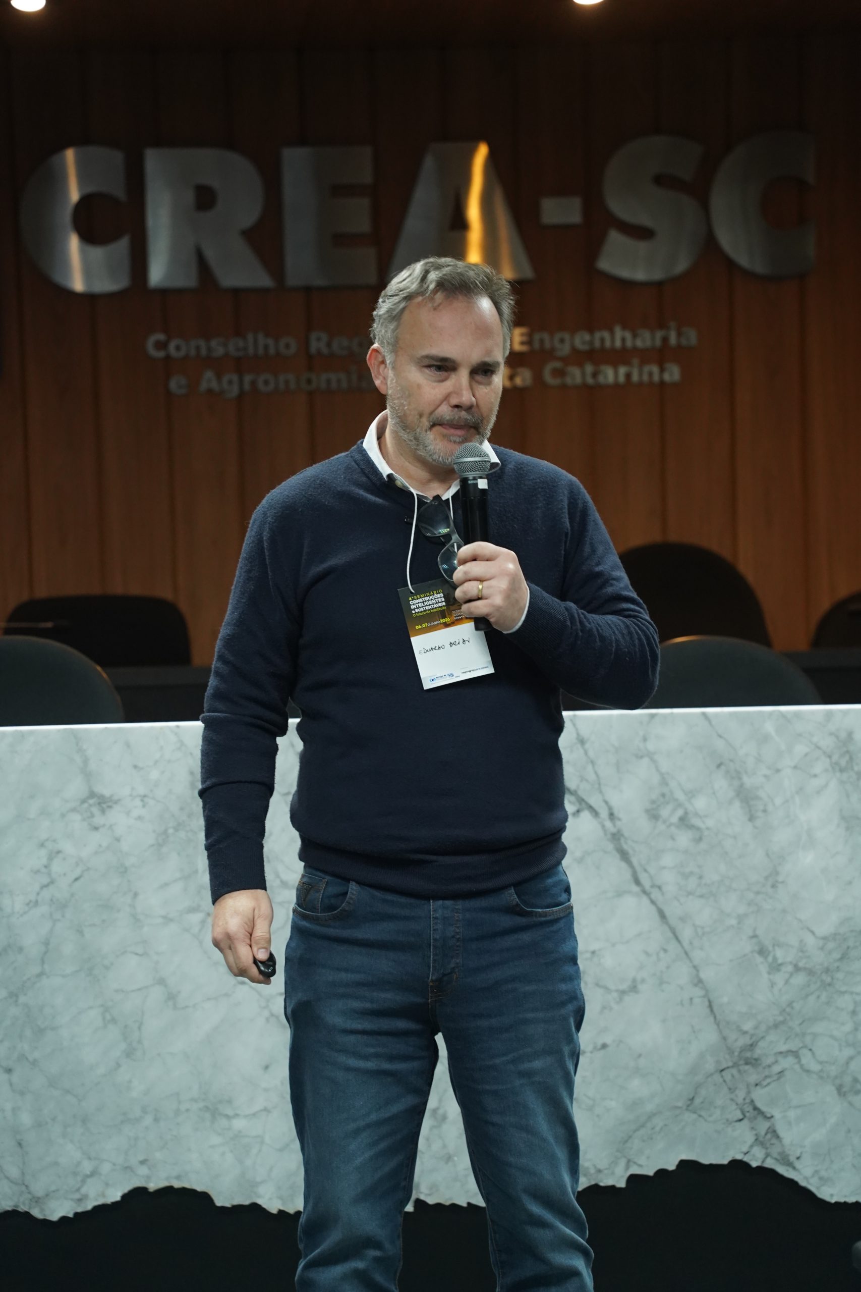 4construções5